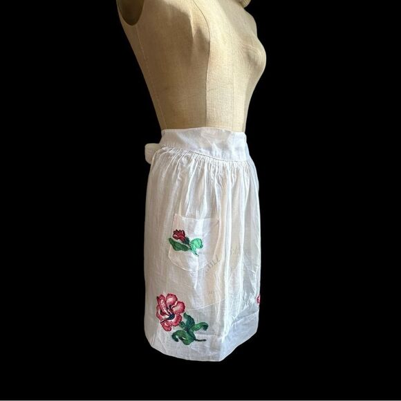 Vintage Pale Pink Sheer Cotton half apron embellished with floral patches - Picture 2 of 11